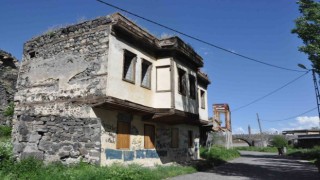Karsta paşa konağı yok oluyor