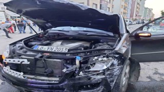 Karsta trafik kazası: 4 yaralı