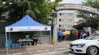 Kartal Belediyesi üniversite sınavında öğrencilerin yanında