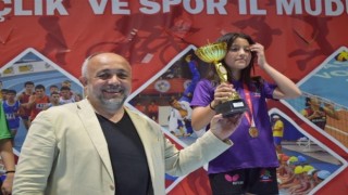 Kasapoğlu derece elde eden sporculara madalyalarını takdim etti