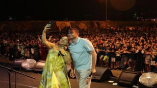 Kaşta Demet Akalın rüzgarı