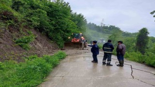 Kastamonuda şiddetli sağanak 38 köye ulaşımı kapattı
