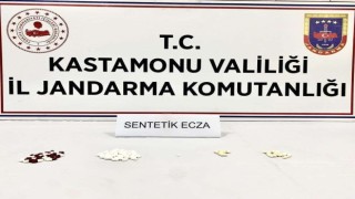 Kastamonuya getirdiği uyuşturucu maddeyi piyasa sürmek isteyen iki şahıs gözaltına alındı