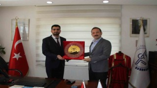 Kaymakam Bayramdan Müftü Demirtaşa plaket