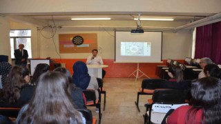 Kaymakam Okumuş lise öğrencilerine mesleğini tanıttı
