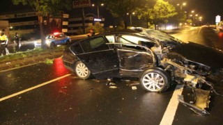 Kayseride ağaca çarpan otomobilin motoru karşı şeride uçtu: 2 ağır yaralı