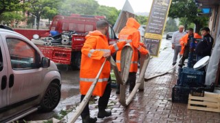 Kayseride sağanak yağış: Evleri ve dükkanları su bastı