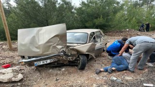 Kaza yaptığı otomobilden fırlayan sürücü ağır yaralandı