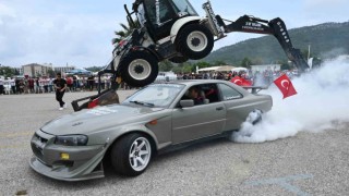 “Kemer Otomobil Festivali” renkli görüntülere sahne oldu
