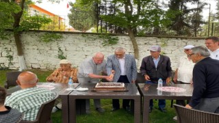 Kırklareli Huzurevinde Babalar Günü pasta kesilerek kutlandı