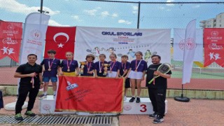 Kırklarelili minik tenisçiler Türkiye şampiyonu oldu