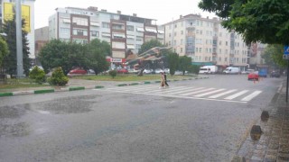 Kırklarelinde sağanak yağış: Cadde ve sokaklar göle döndü