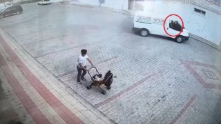 Kız çocuğu, 7 yaşındaki down sendromlu kardeşinin sürdüğü minibüsün altında can verdi