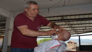 Koçarlı Belediyesi Bayram öncesi berber hizmetine devam ediyor