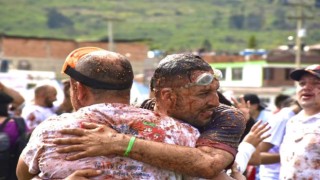 Kolombiyadaki domates festivali La Tomatinada 40 ton domates kullanıldı