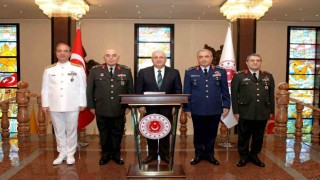 Komutanlardan Milli Savunma Bakanı Gülere hayırlı olsun ziyareti