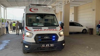Kontrolden çıkan otomobil bahçe duvarına çarptı: 2 yaralı