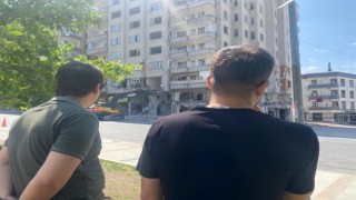 Kontrollü yıkımı gören vatandaşlar tehlikeye aldırmadı, telefonları ile görüntü çekti