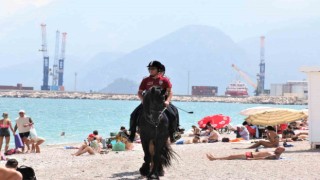 Konyaaltı sahilinin güvenliği Börü ve Winnere emanet