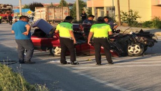 Konyada otomobil ile kamyonet çarpıştı: 2 yaralı