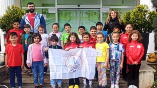 Körfezli minik yüzücülerin büyük başarısı