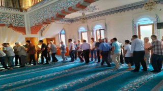 Köyceğizliler bayram namazı için camilere akın etti