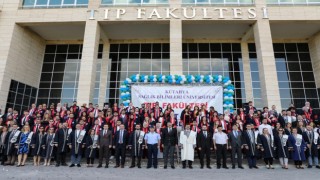 KSBÜ Tıp Fakültesinden mezun olan 104 öğrenci törenle hekimlik mesleğine adım attı