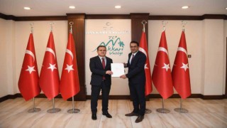 Kültür ve Turizm isimli kitap Vali Akbıyıka takdim edildi