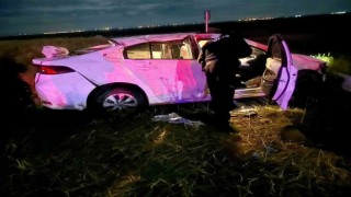 Kum yüklü tır karşı şeride geçip 2 araca çarptı: 1 ölü, 7 yaralı