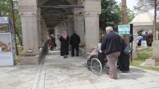 Kurban Bayramı arefesinde mezarlıklar ziyaretçiyle doldu