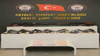 Kurusıkı tabancaların namlularına değiştirip gerçek tabancaya dönüştüren silah tacirlerine eş zamanı operasyon