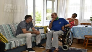 Kuşadası Belediyesi, bakım hizmeti alan babaları unutmadı