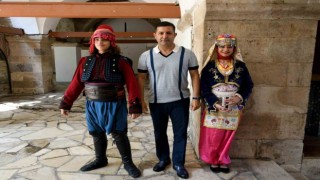 Kuşadasında ilçe protokolü vatandaşlarla bayramlaştı