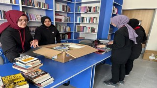 Kütahya Necip Fazıl Kısakürek Anadolu Lisesinde kitap toplama kampanyası