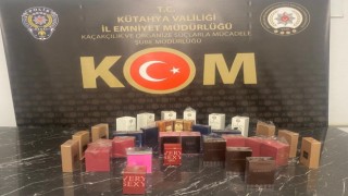 Kütahyada bir araçta 36 adet kaçak parfüm ele geçirildi