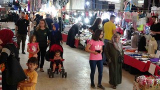Kütahyada kıyafet pazarı vatandaşların akınına uğruyor