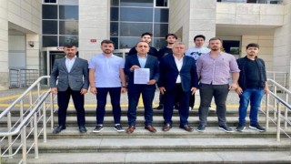 LGBT bayrağı önünde öğrencileriyle fotoğraf çekilen öğretmene Silivri Ülkü Ocaklarından suç duyurusu