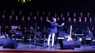 Lise öğrencilerinden depremzedeler yararına konser etkinliği