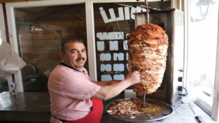 Lokantası yıkıldı, konteyner çarşıda dönerci oldu