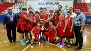 Macide Gazioğlu Ortaokulu Aydından iki kupayla döndü