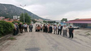 Mahallelinin belediye tarafından satışa çıkartılan arsa tepkisi