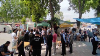 Malatyada çarşı merkezinde kaldırımlardaki tezgahlar kaldırılıyor