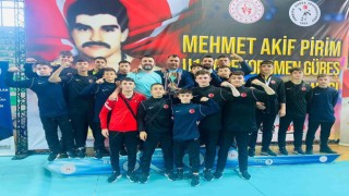 Manisa Güreş Eğitim Merkezi, Rizede Türkiye şampiyonu oldu