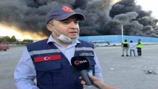 Manisa İtfaiye Daire Başkanı İnal: Alevlerin iş yerlerine sirayet etmemesi için soğutma çalışmaları sürüyor