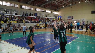 Manisada mini voleybol şenliği coşkuyla yapıldı