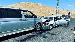 Mardinde iki araç kafa kafaya çarpıştı: 9 yaralı