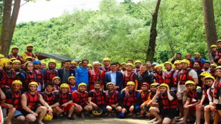 Masa tenisi için geldiler rafting yaptılar