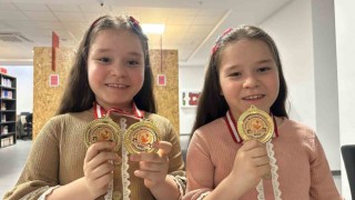Matematikte dünya şampiyonu 8 yaşındaki ikizler üst üste rekor kırdı