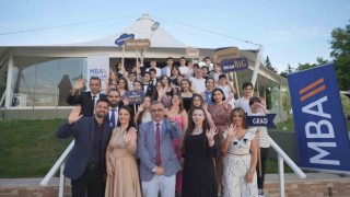MBA Okulları ortaokul ve lise mezunları 2023 mezuniyet balosunda buluştu