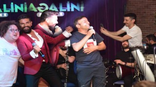 Mehmet Çevik konukları ile doyasıya eğlendirdi